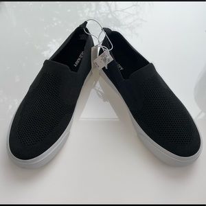 NWT Boys old navy, Black slip on canvas shoes, size 5